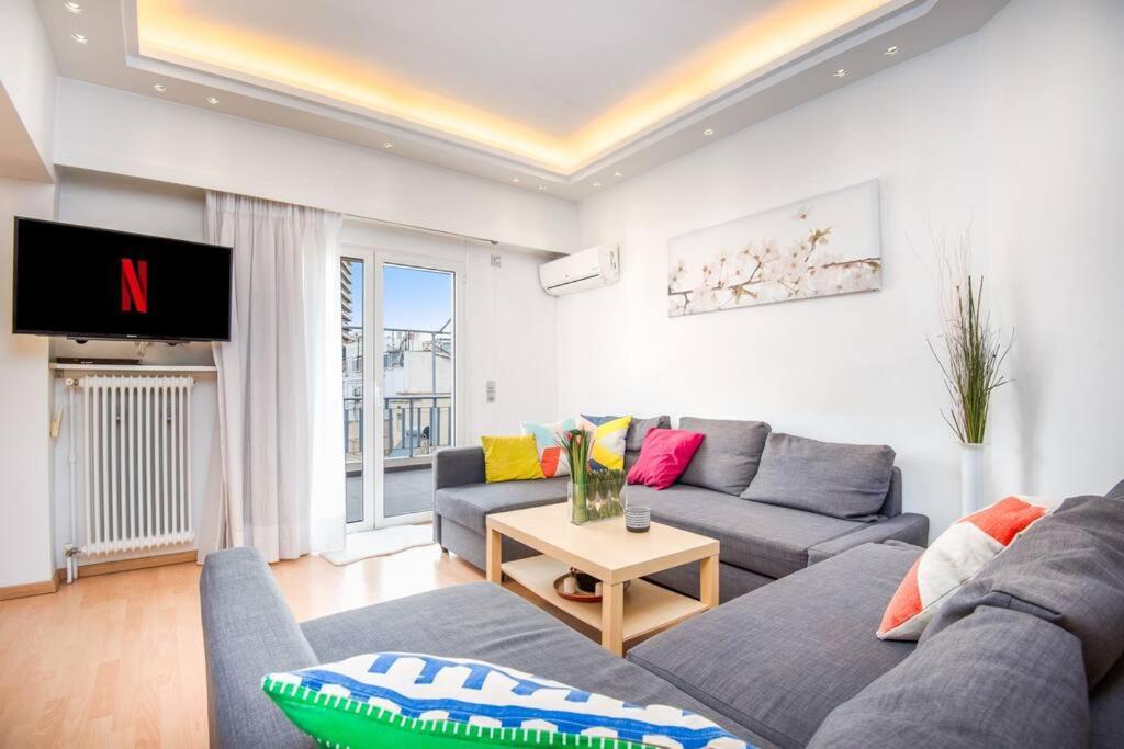Modern Spacious Apt In Атина Екстериор снимка