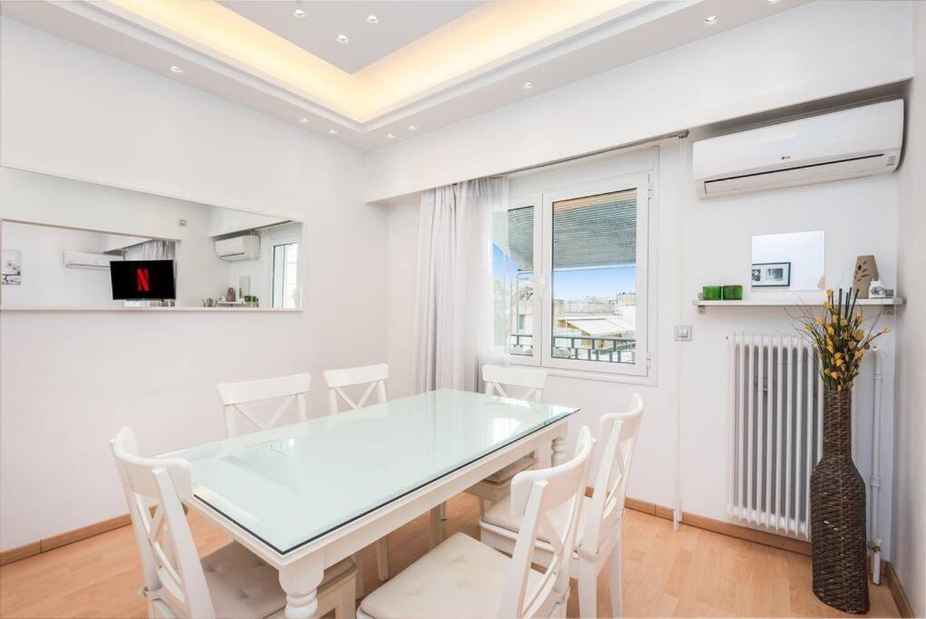 Modern Spacious Apt In Атина Екстериор снимка