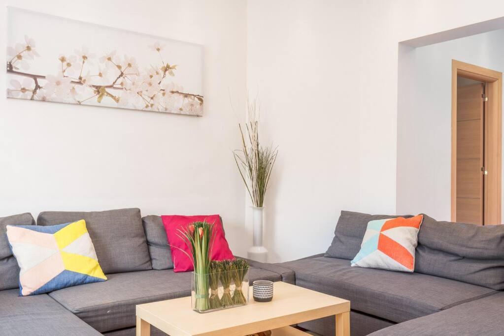Modern Spacious Apt In Атина Екстериор снимка