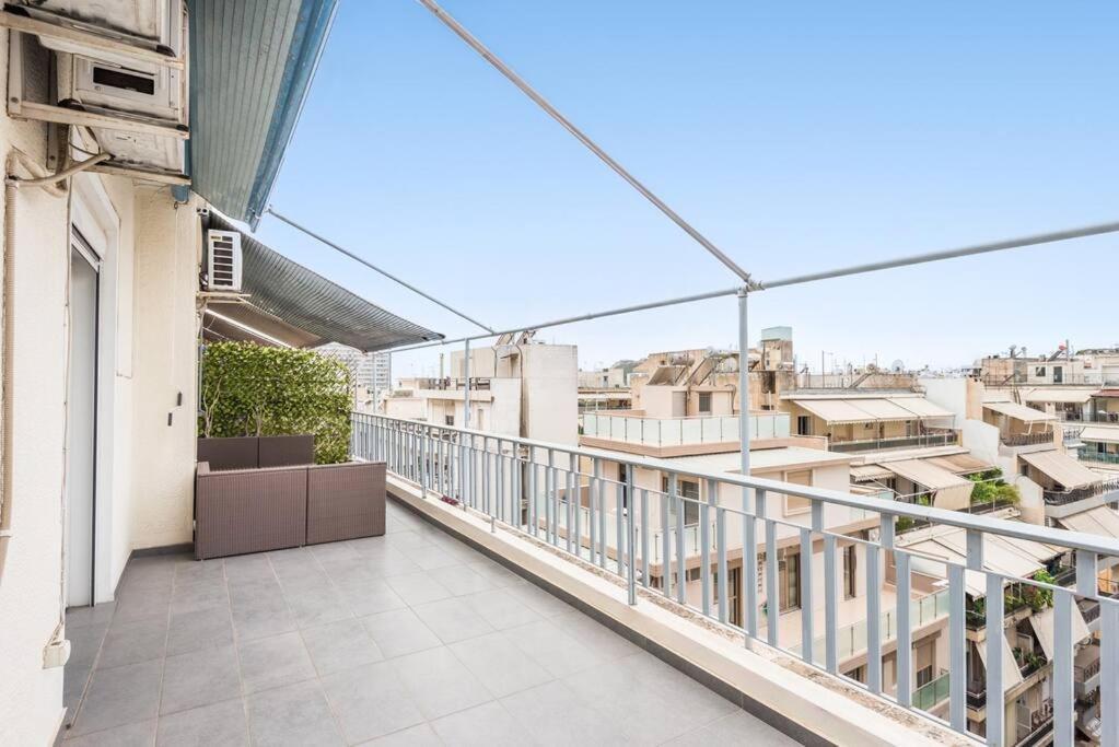 Modern Spacious Apt In Атина Екстериор снимка